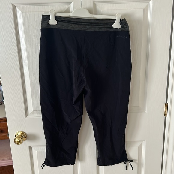 Black capris-Excellent condition - Picture 2 of 2